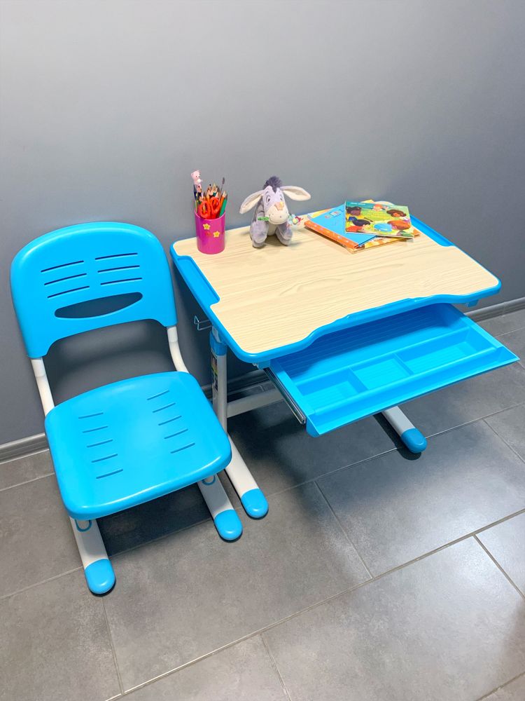 Детская, растущая парта и стул FunDesk; зростаючий столик і стільчик