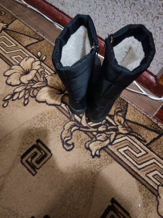 Зимні, теплі сапоги-дутики.