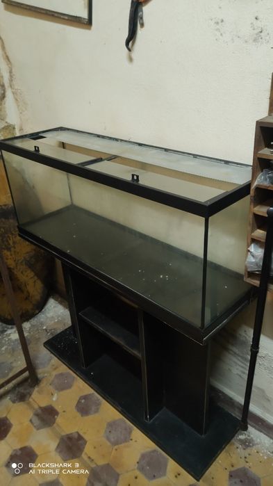 Aquário com móvel e luminária