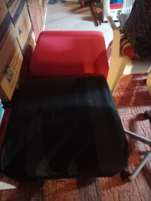 Puf klippan IKEA czerwony.