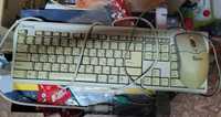 стара мишка та клавіатура