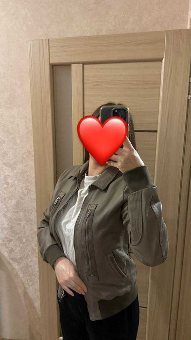 Шкіряна італійська жіноча куртка Aeronautica Militare розмір S