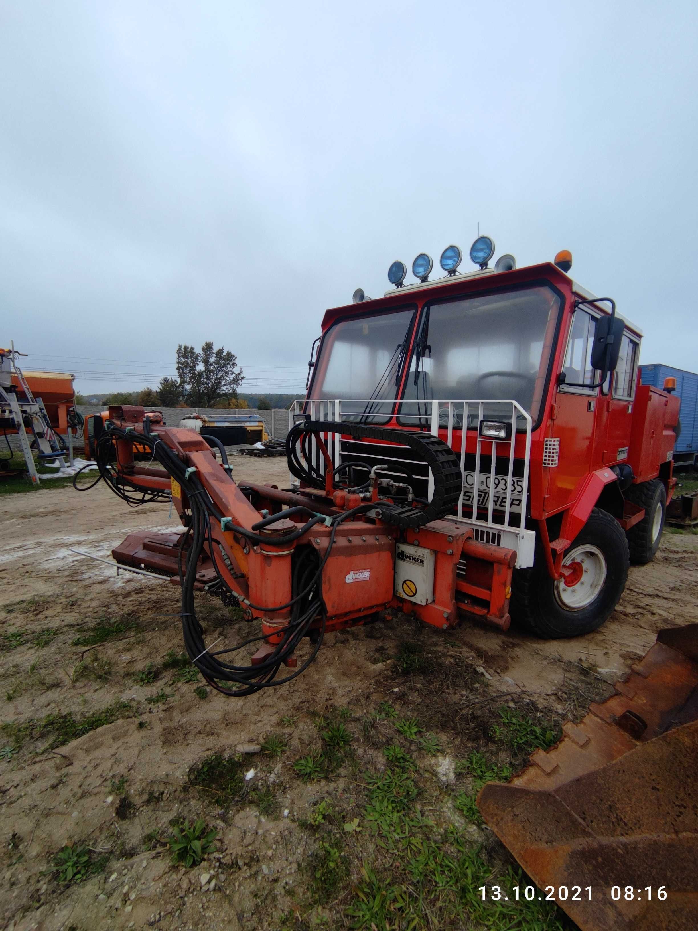 Renault Brimont 4x4 z kosiarką i pługiem