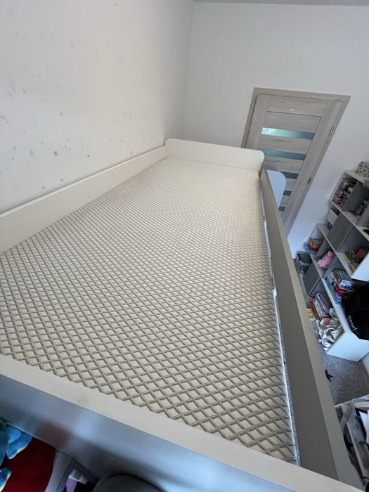 Łóżko piętrowe z biurkiem i szafą + materac.