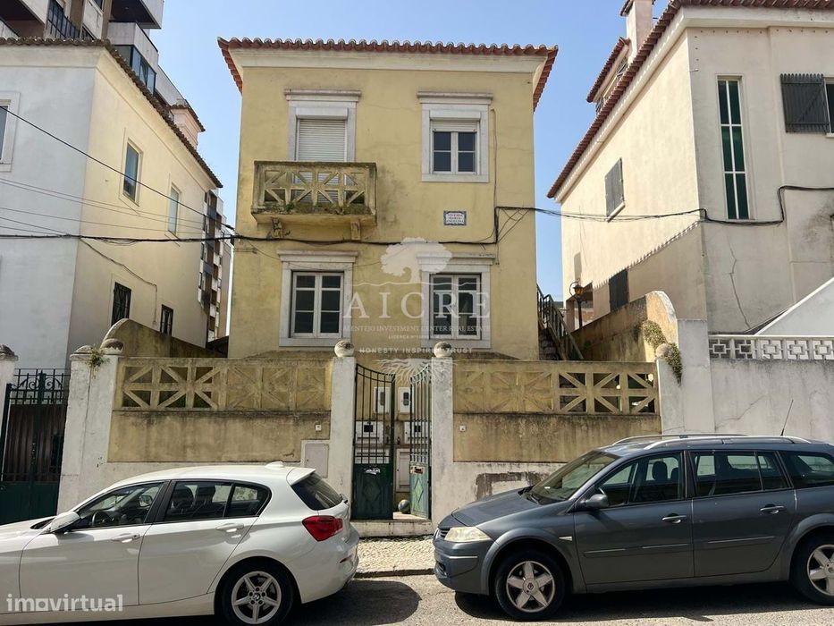 Moradia isolada composta por 2 habitações