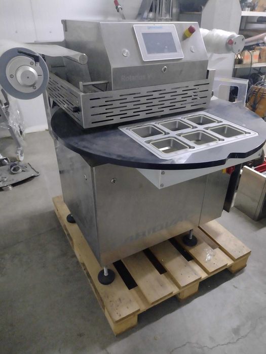 variovac rotarius traysealer pakowarka w tacki w atmosferze