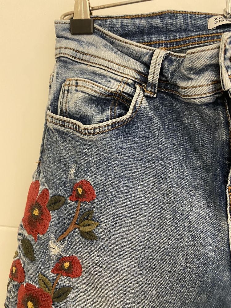 Jeans com flores - Zara