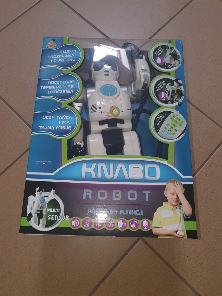 zabawka Robot mówiący i chodzący na prezent