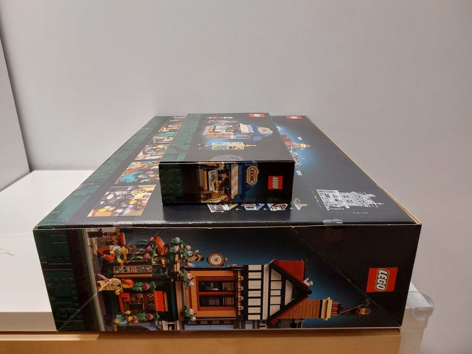 ENVIO GRATIS-LEGO 10350 Tudor Corner + 40757 Corner Kiosk (Icons)