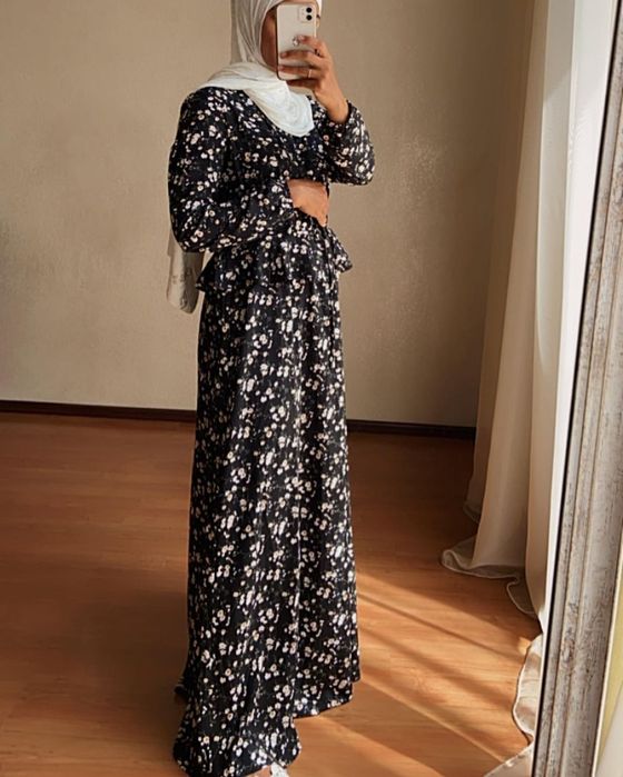 Платье макси с баской и рукавом