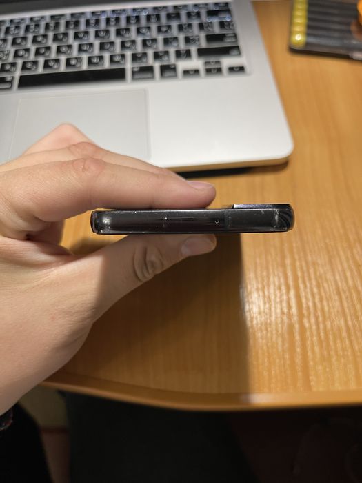 Продам Samsung s22 8/256