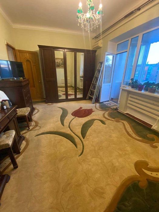 Продається килим у гарному стані 350*500см