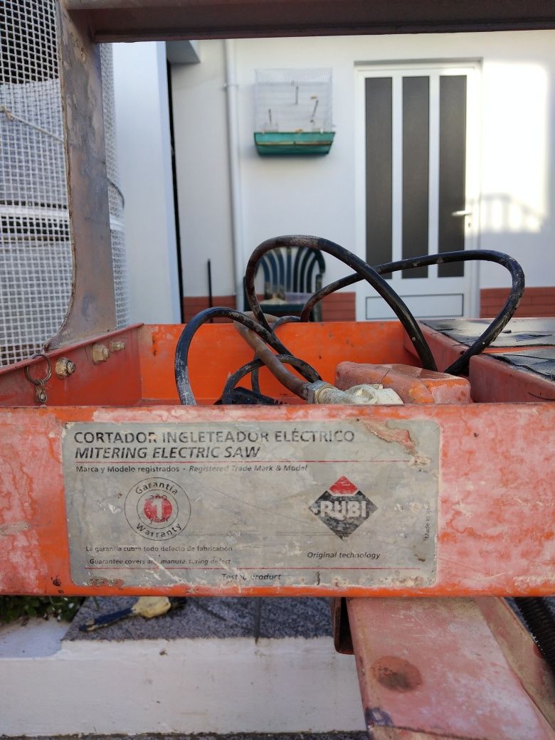 Máquina de cortar cerâmica