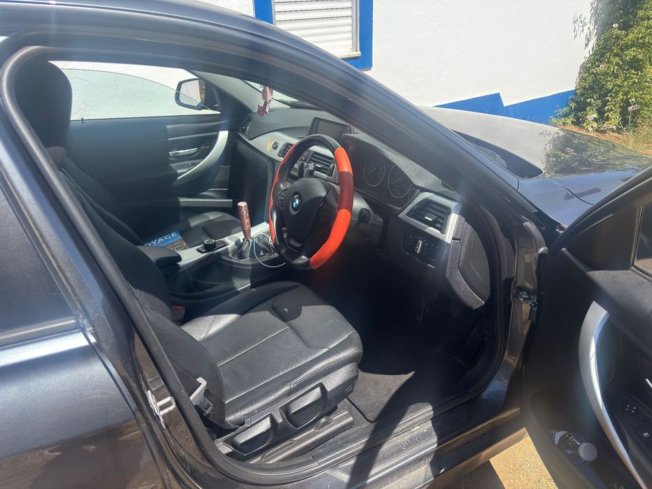 Bmw 320d eficiente dynamics F30 -Inglês