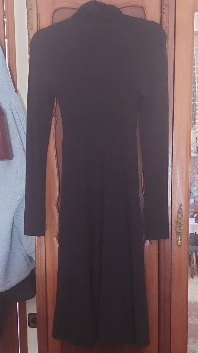 Vestido preto de malha da Zara