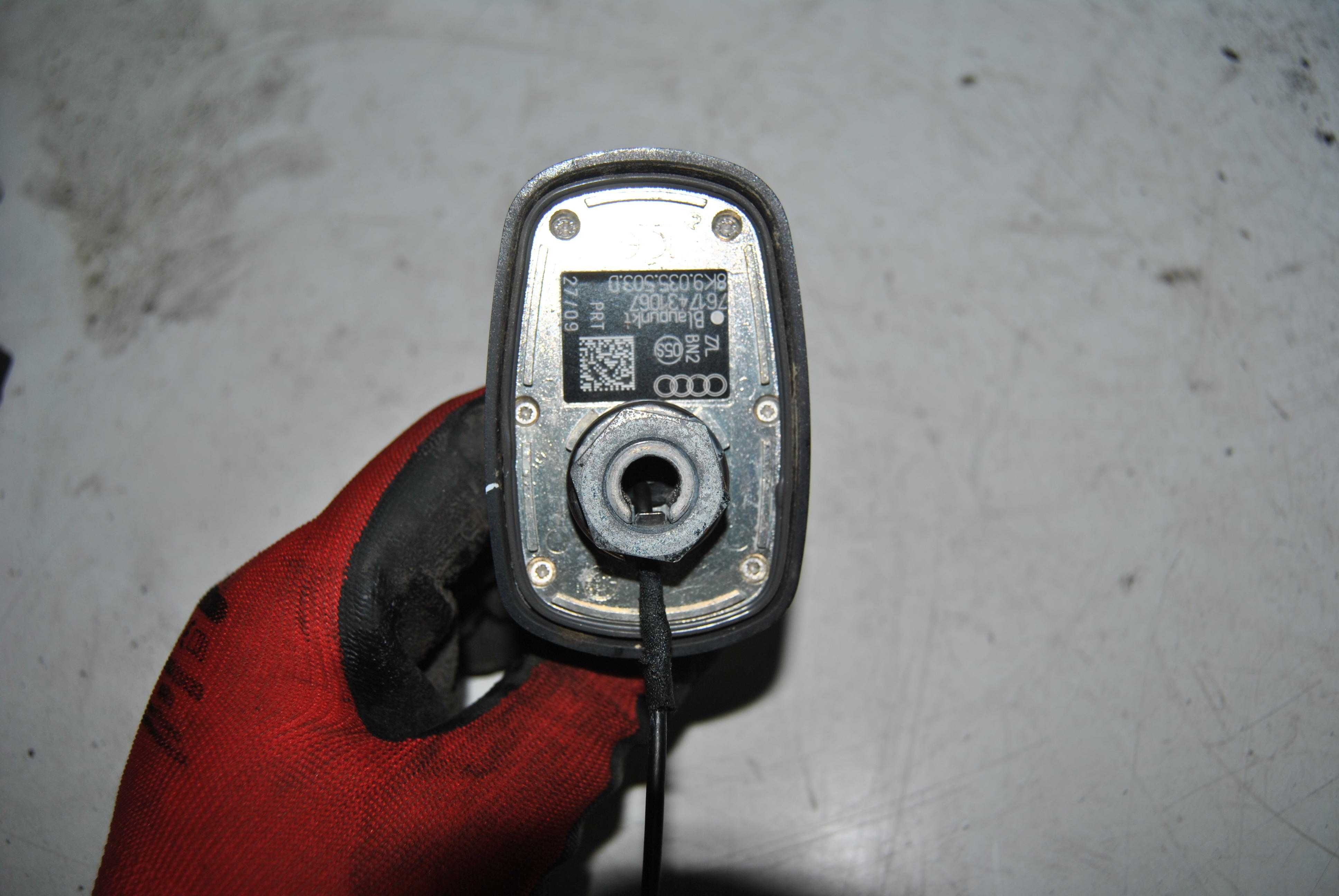 Antena Audi A4 B8 LZ7L