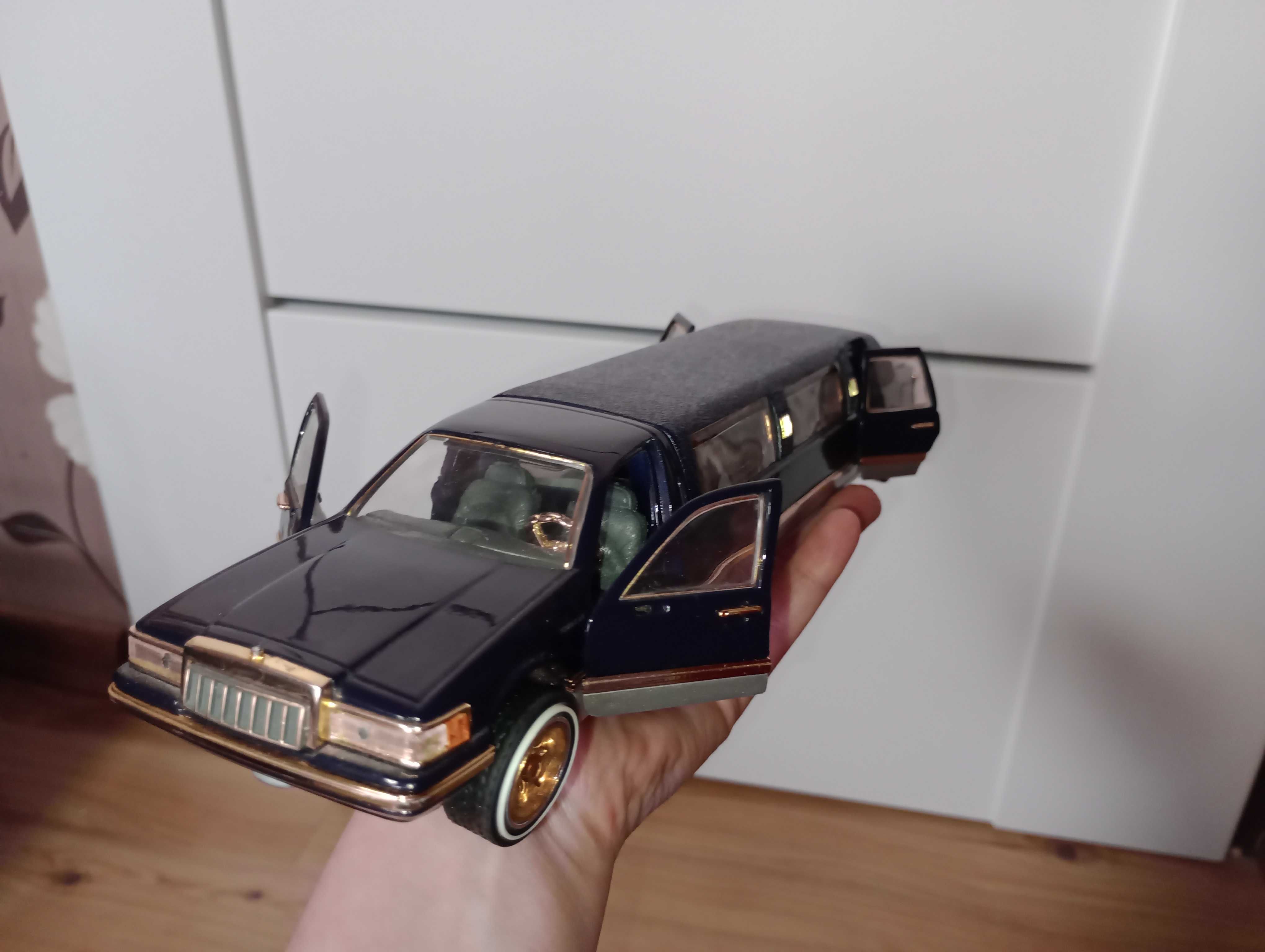 Ford Lincoln limousine 1:24 kolekcjonerski
