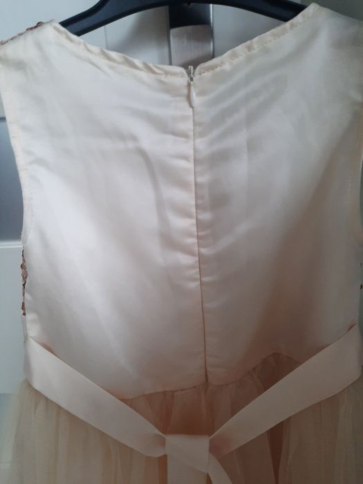 Sukienka dla dziewczynki r. 134/140