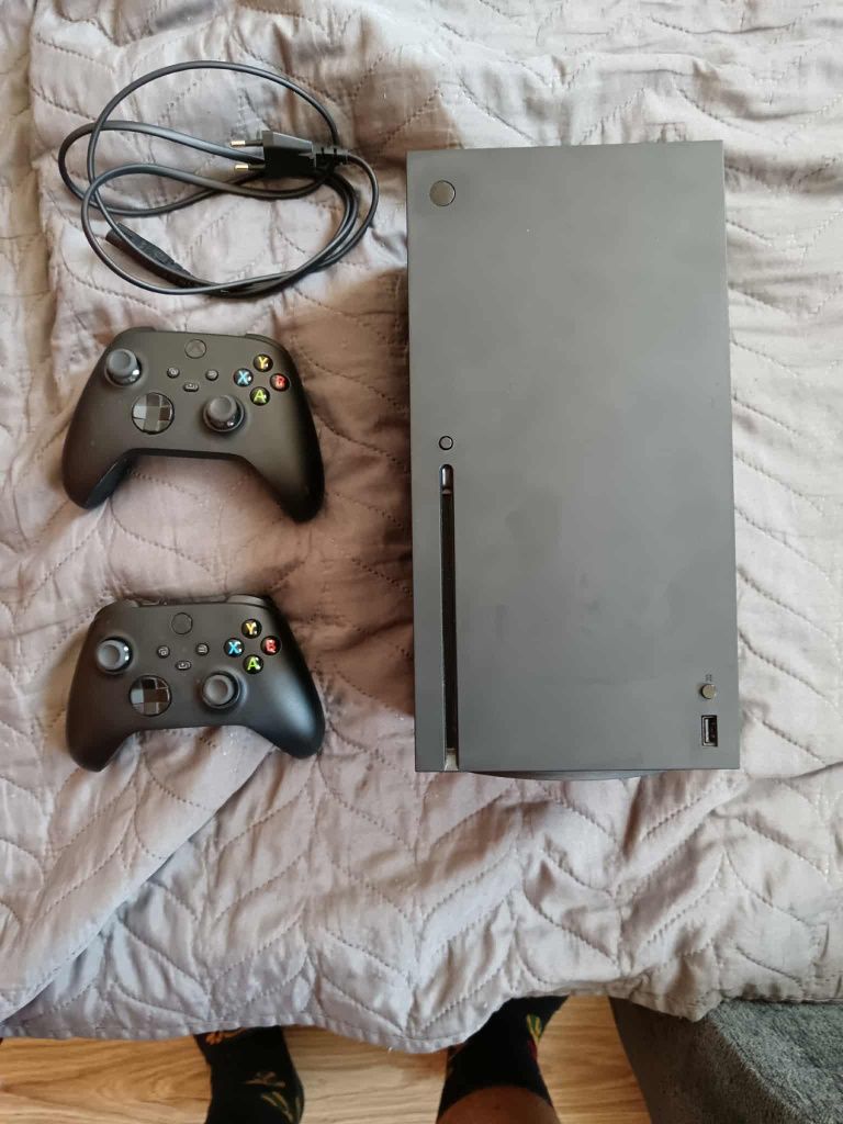 Konsola xbox series x plus 2 pady czarne na gwarancji