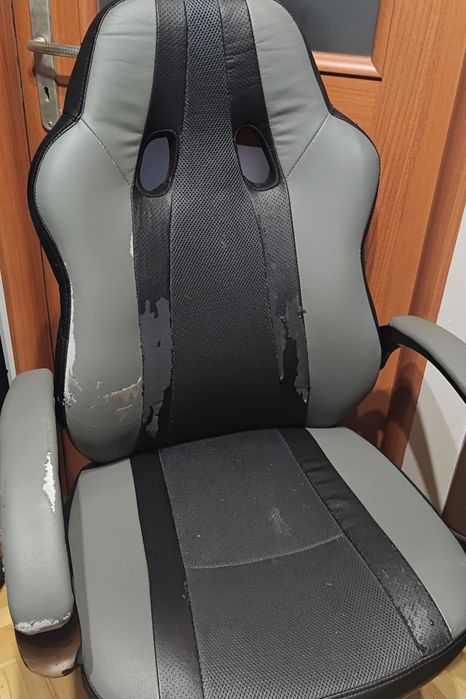 Krzesełko biurowe ,obrotowe , gemingowe .