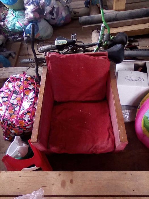 2 сітки норочні,витяжка для кухні,дерев плити з шафи,старий диван,кріс