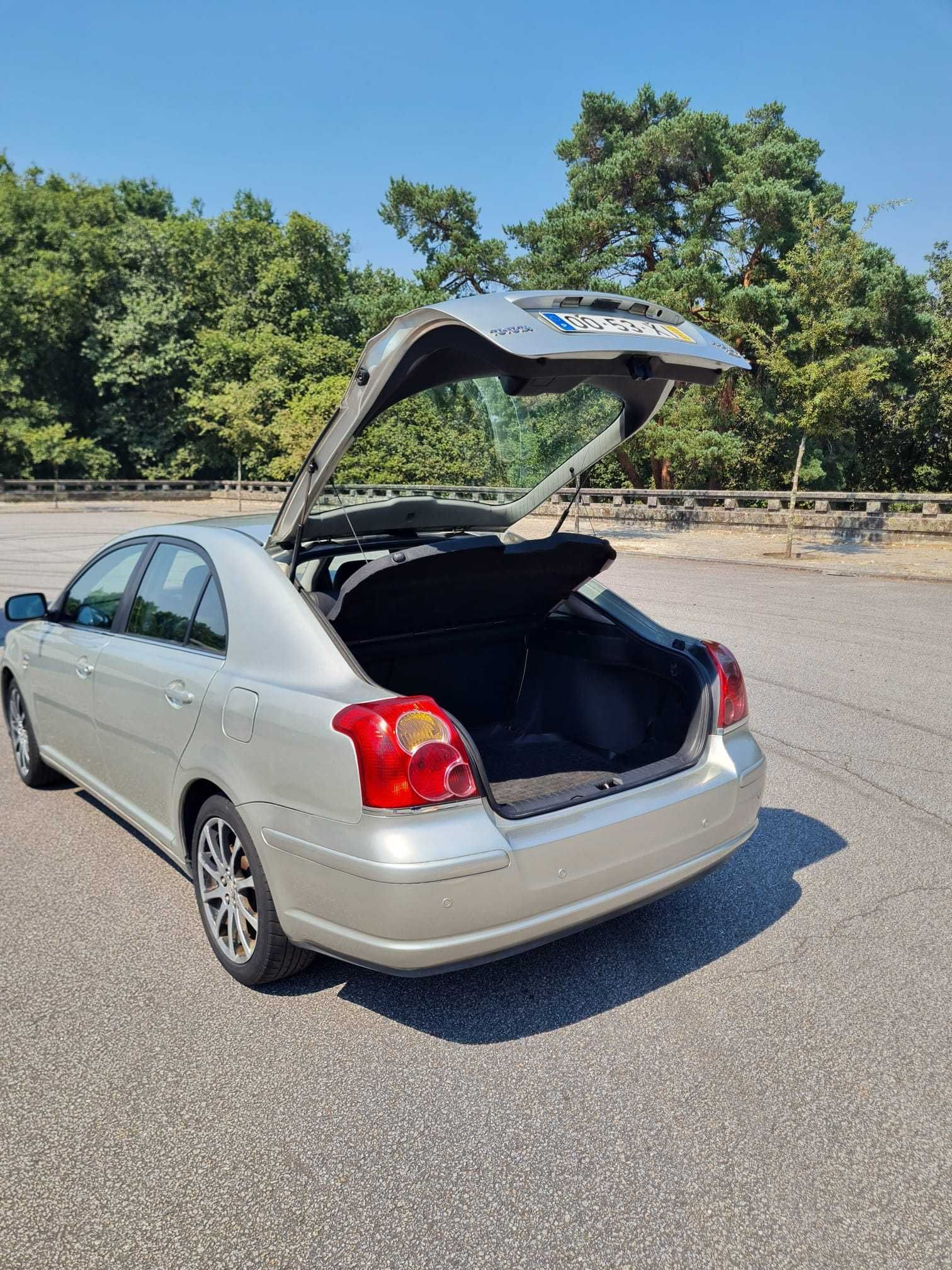 Toyota Avensis 2.0 - 2004