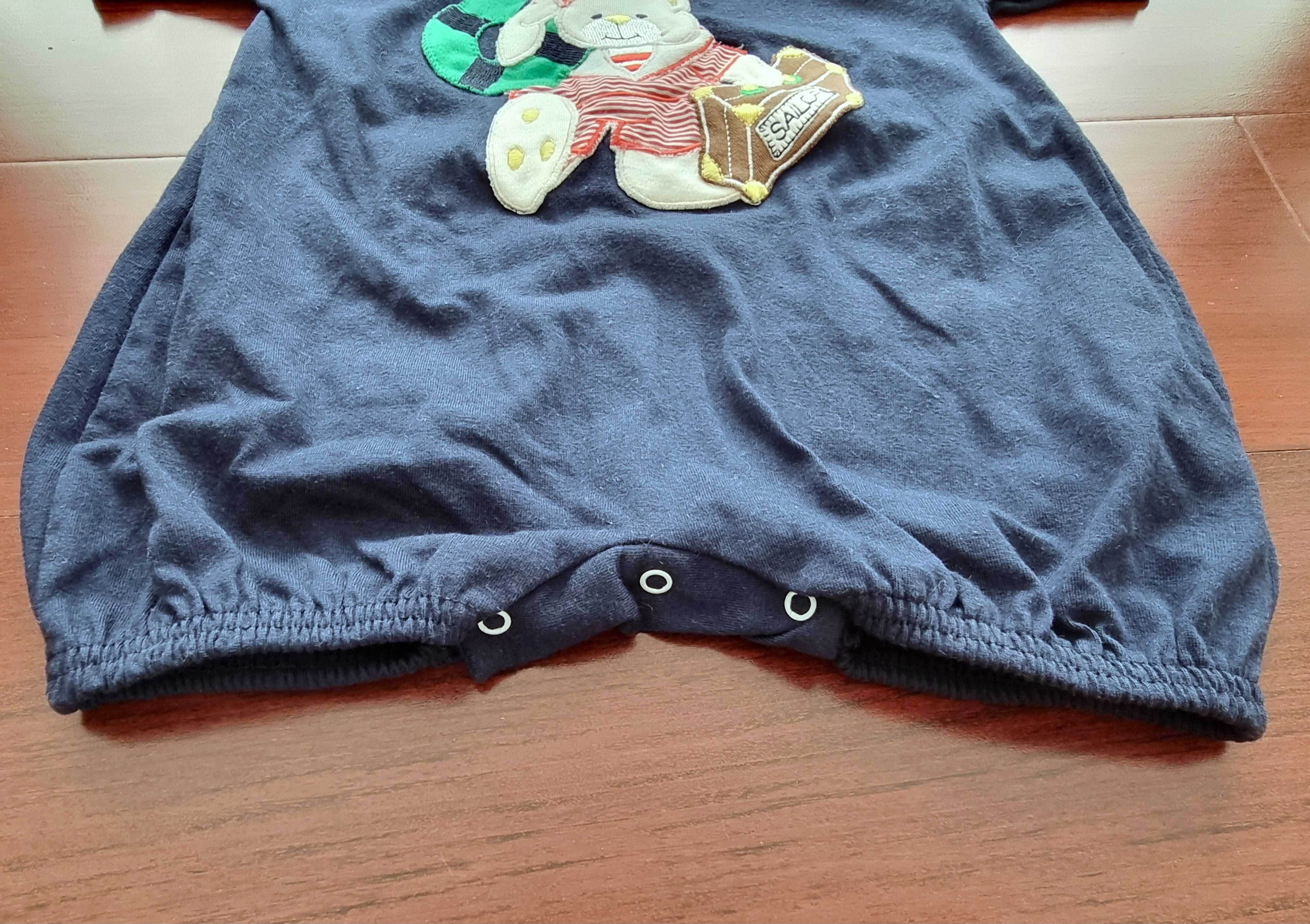 Romper azul com detalhe na gola e um urso 100% algodão, recém-nascido