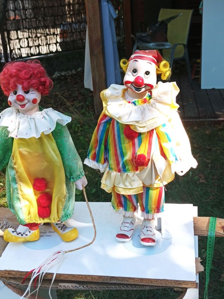 Dwie Porcelanowe stare vintage  lalki clown/klauny po 45 cm