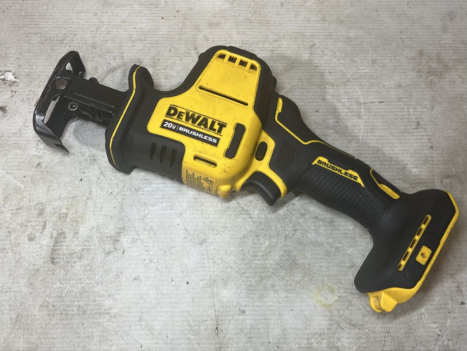 Акумуляторна шабельна пила → DeWALT DCS369