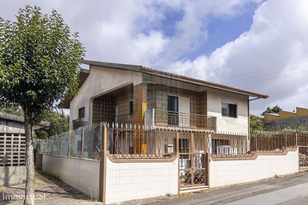 Moradia para reabilitar com terreno de 2860m2