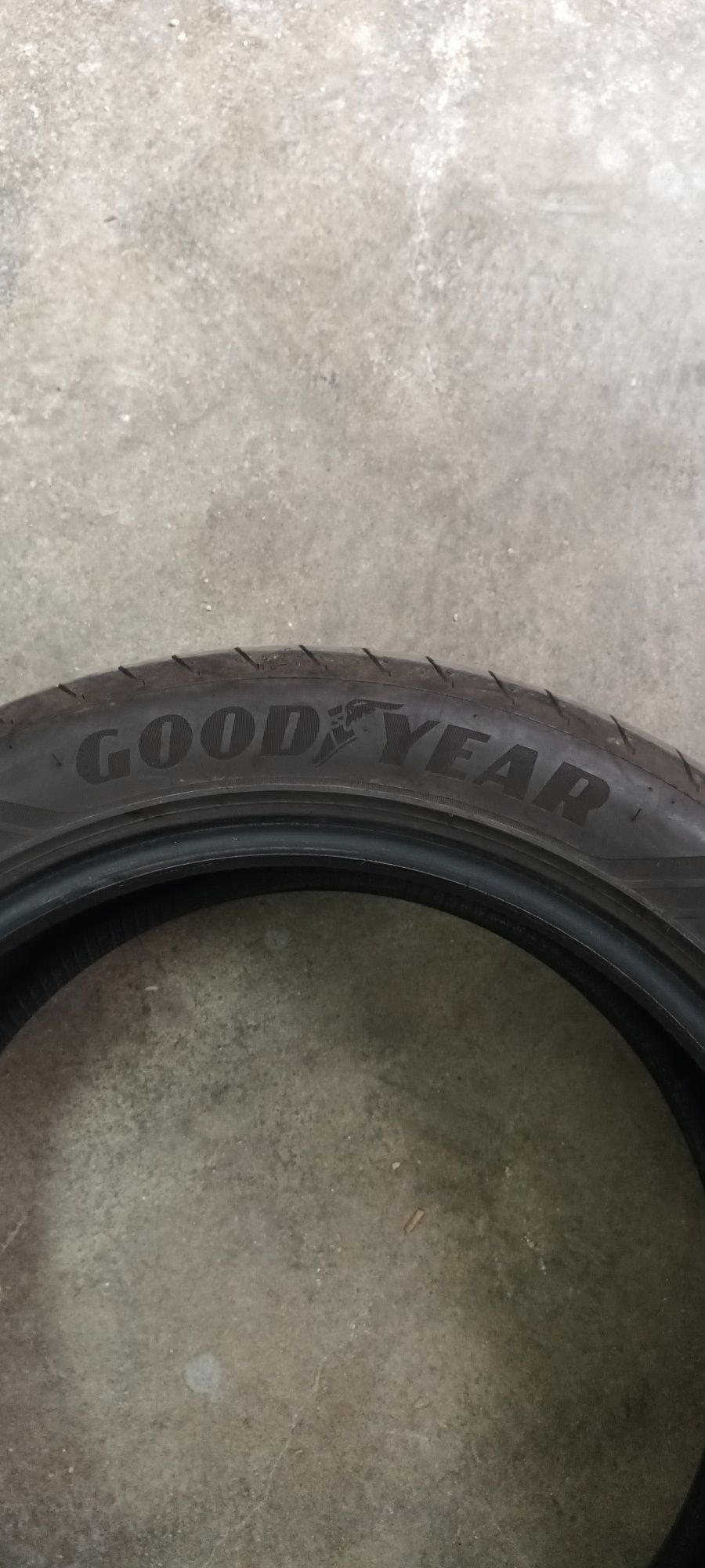 Pneu Good Year EAGLE F1 245/45R18