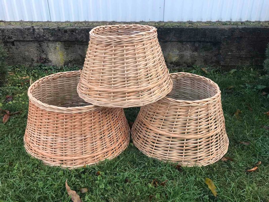 Плетена підставка під ялинку.