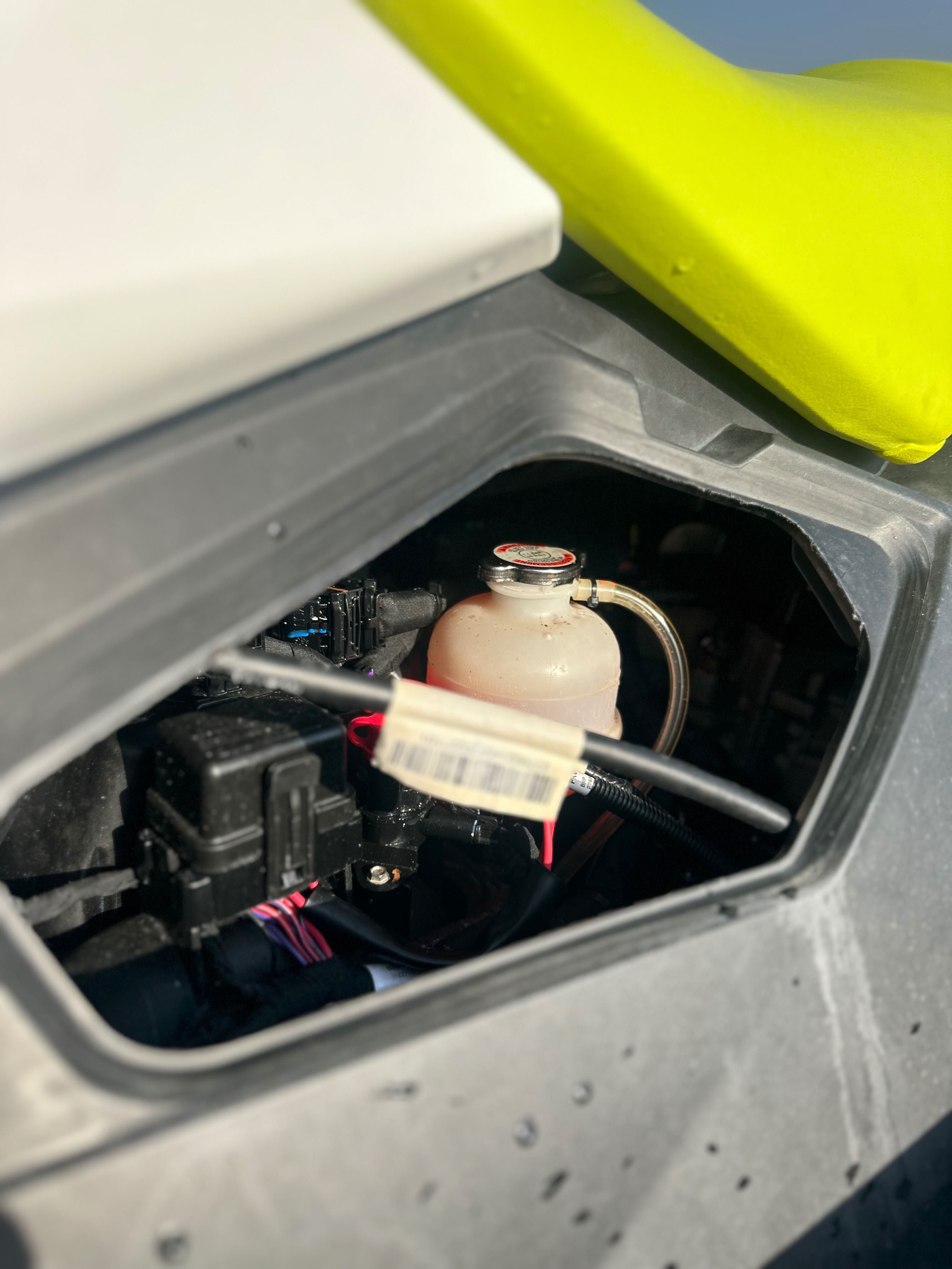 Mota de água Sea Doo Spark 2024 - 44 horas de uso c/ garantia fábrica