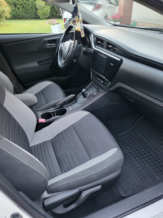 Sprzedam  Toyota auris 1.8 hybrid