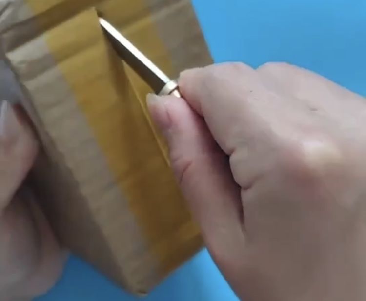 Мініатюрний латунний ніж для ключів