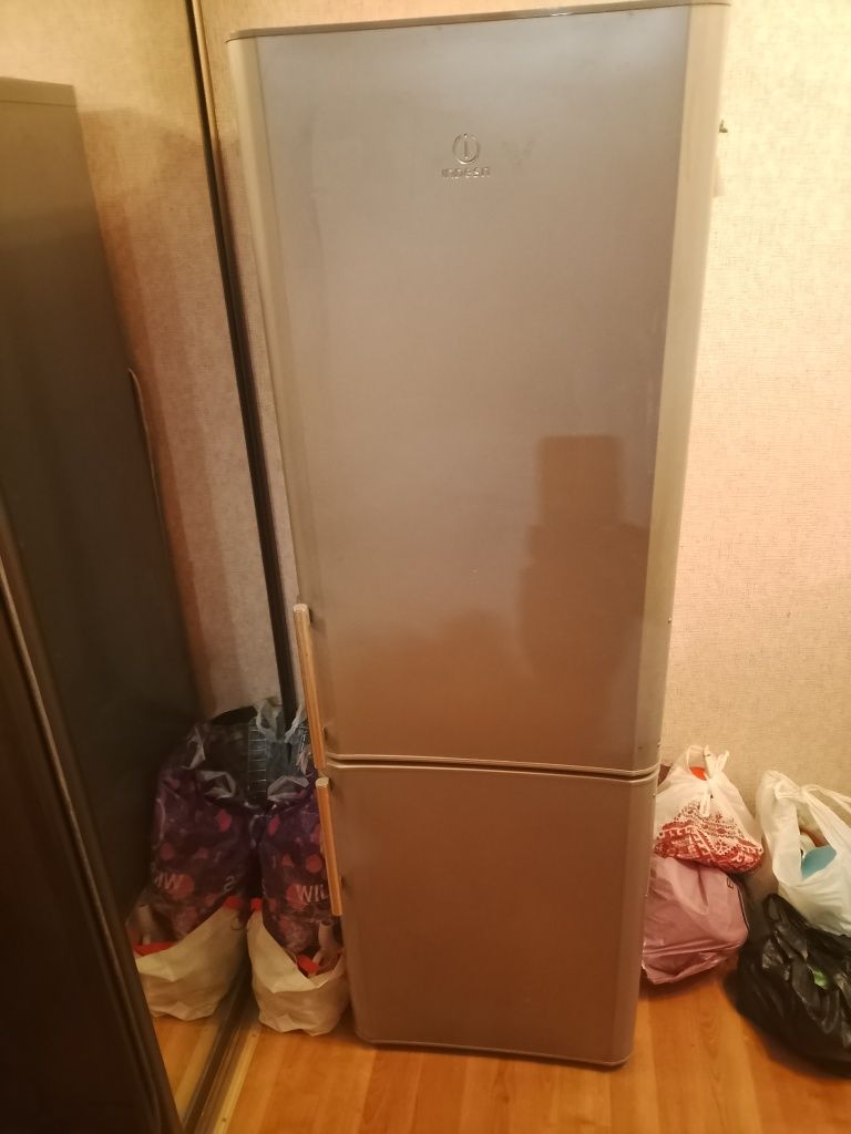 Холодильник Індезіт  INDESIT