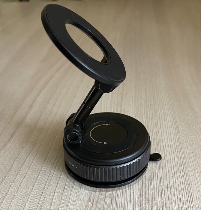 Автомобільний тримач доя смартфону