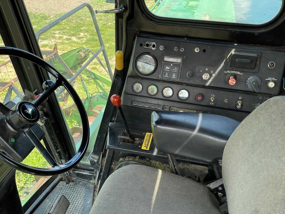 Комбайн John Deere 8820.4x4 . 220 к.с Жатка 6м.