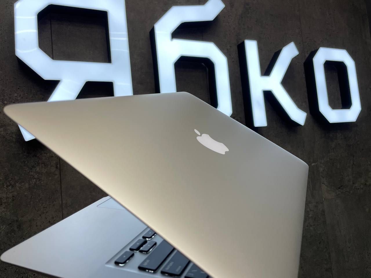MacBook Air 2015 intel i5 256 GB USED