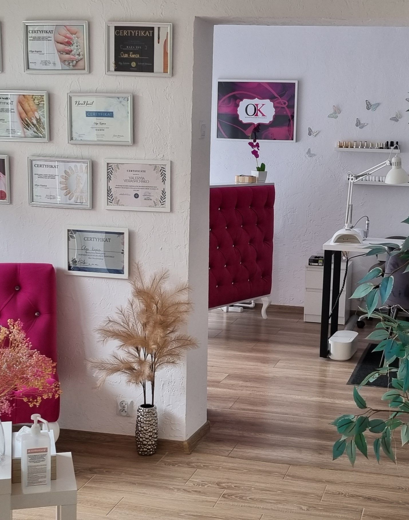 Praca Stylistka paznokci Manicure/Pedicure 4000zł-8000zł