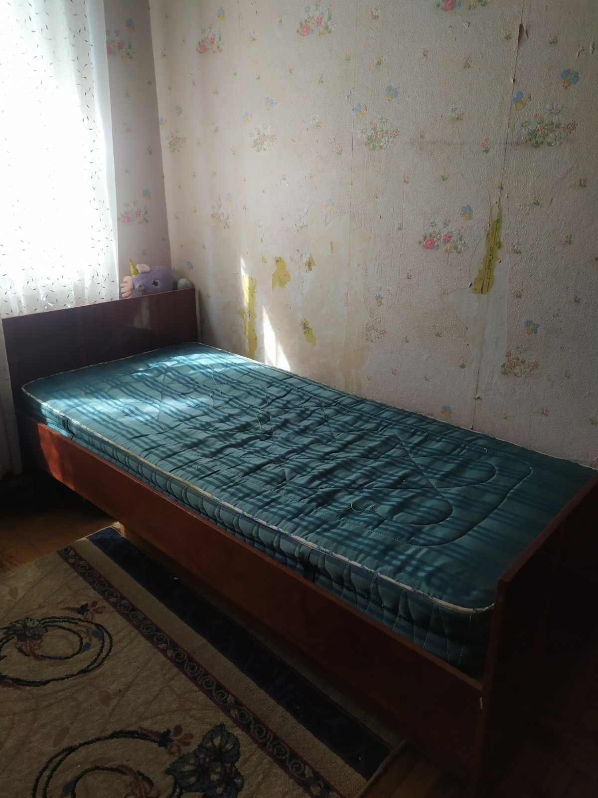 Ліжко з матрацем
