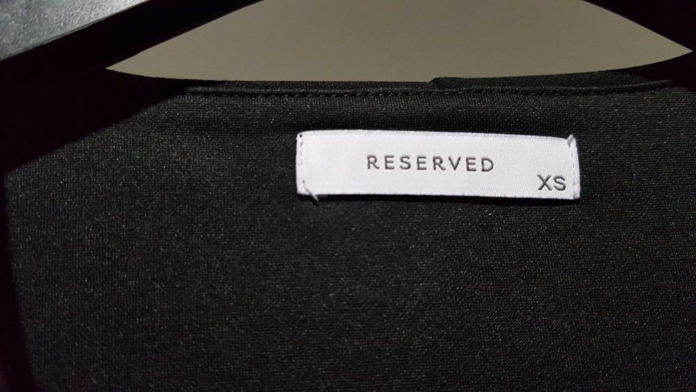 Elegancka czarna sukienka sylwestrowa wieczorowa Reserved XS