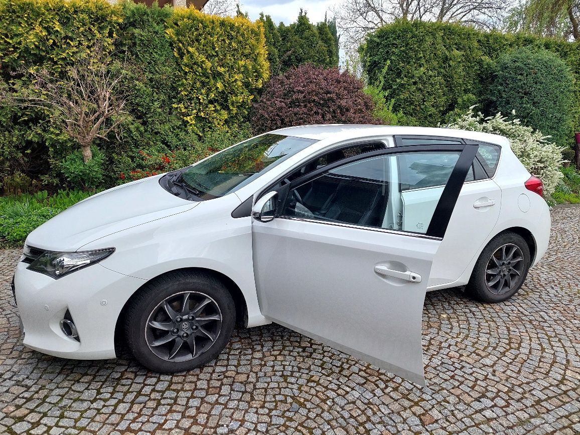 Samochód osobowy Toyota Auris w gazie