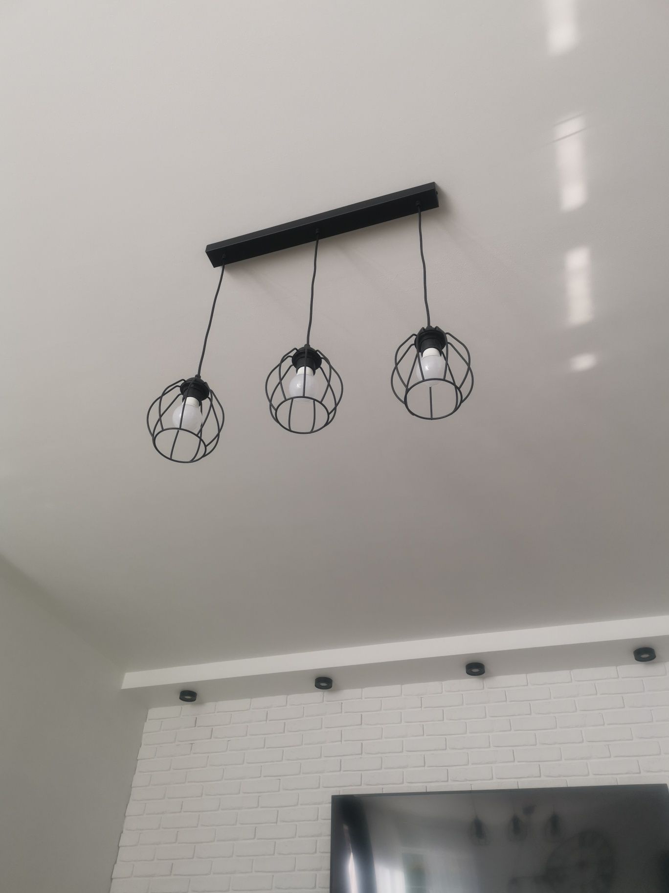 Lampa wisząca industrialna czarna