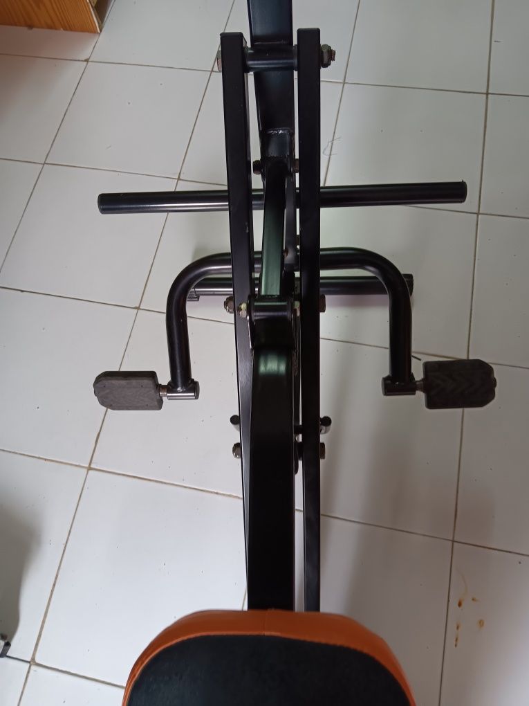 Máquina de ginástica para levantar peso do corpo