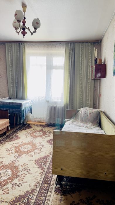 Продається трикімнатна квартира