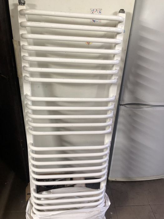 Рушникосушка білого кольору