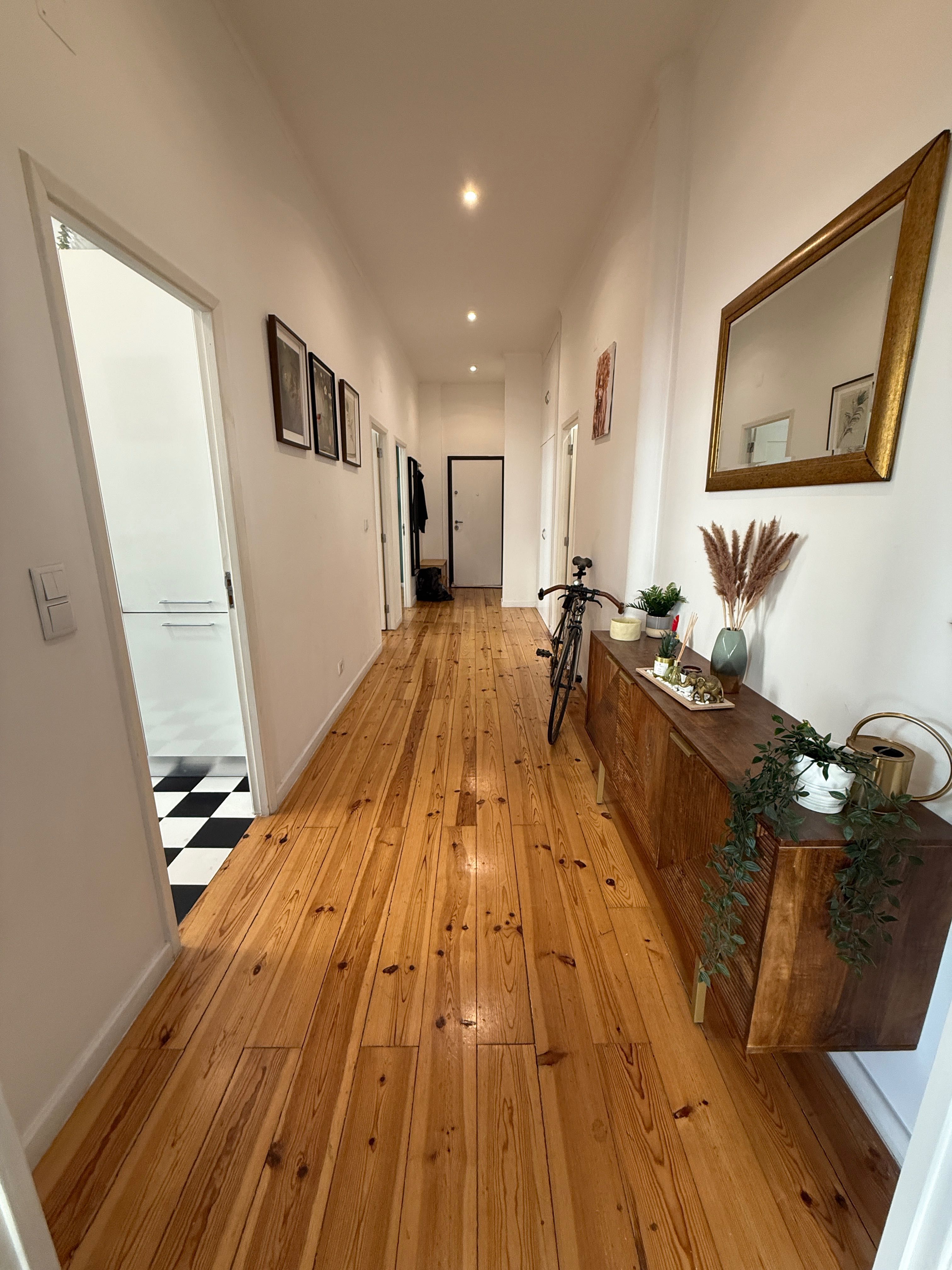 Apartamento T2 sem mobília na Baixa - Rua da Conceição