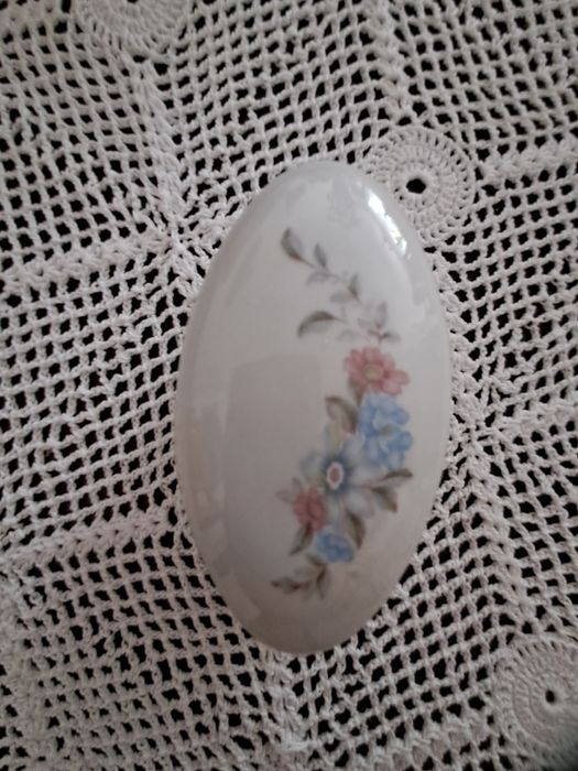 Puzderko, porcelanowa szkatułka