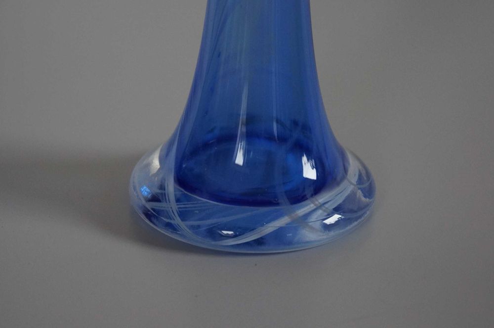 Piękny, wysoki wazon z grubego, barwionego szkła